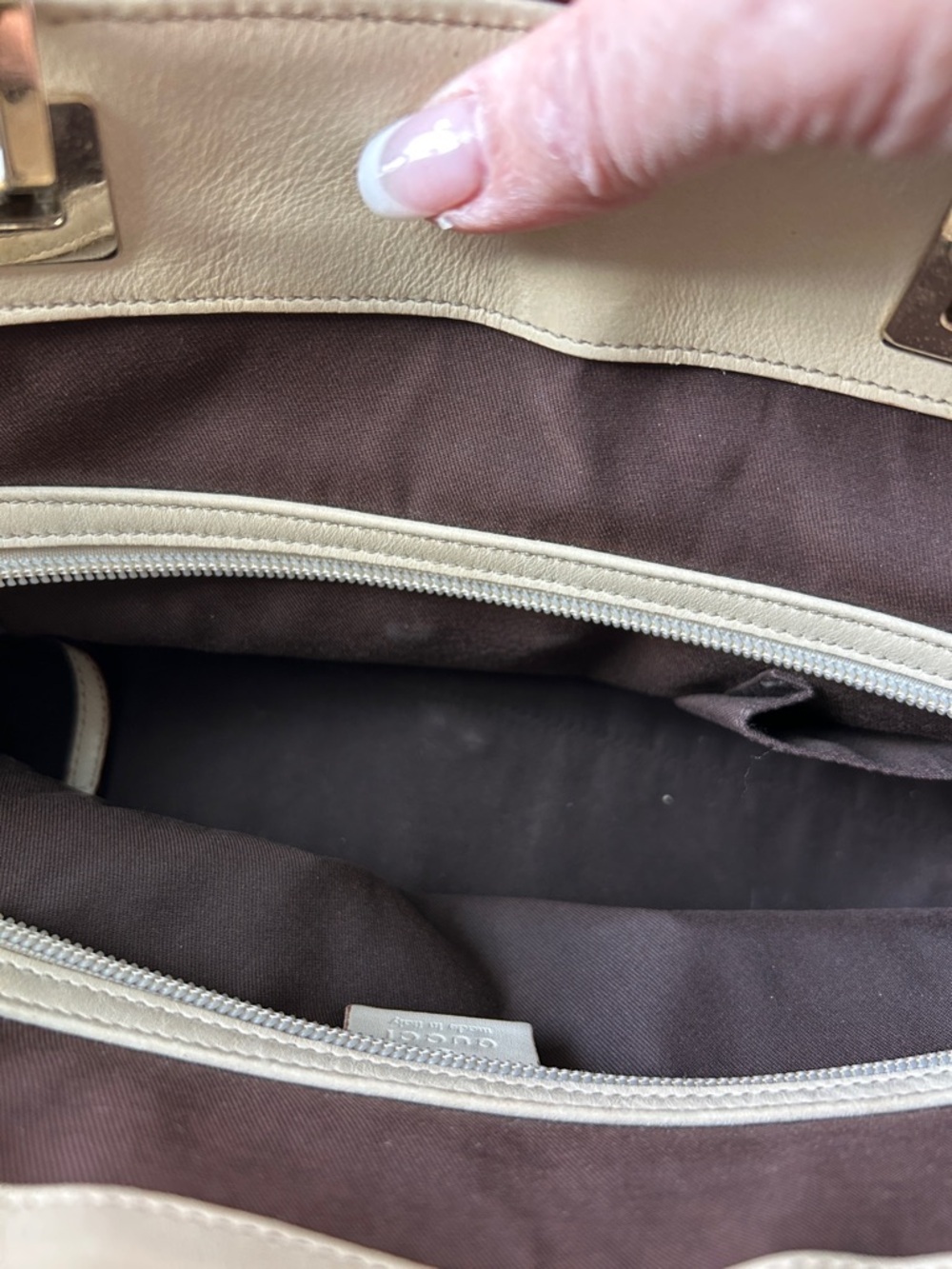 7006. Authentic Gucci Beige and Brown GG Monogram Tote with COA. - Picture 12 of 16